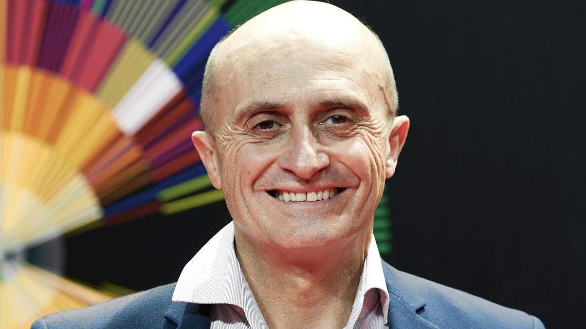 Actor de la serie ‘Aída’ alaba sistema de salud cubano y achaca crisis a ‘bloqueo criminal’