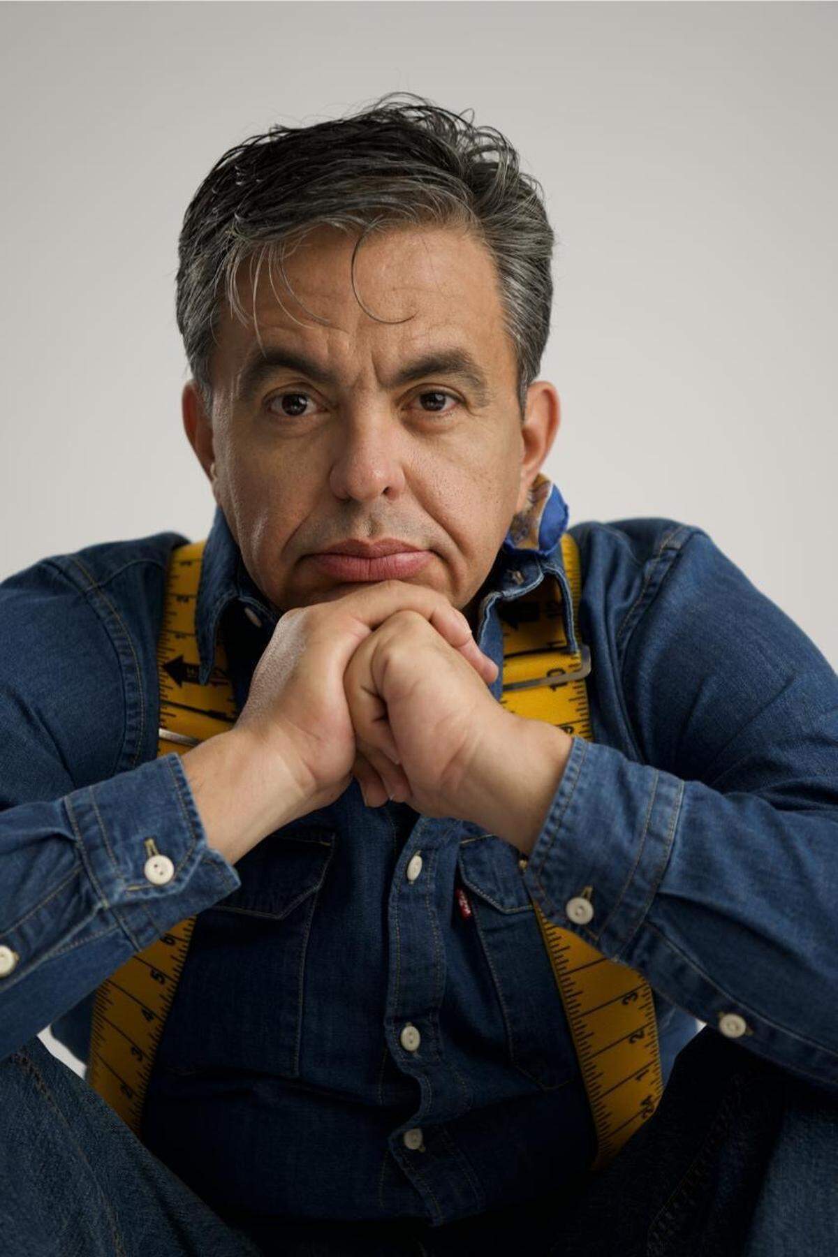 Carlucho ha anunciado que en los próximos meses vivirá entre esta ciudad y Madrid ya que fue nombrado por el grupo radial para el cual trabaja, Latino Media Holdings, como corresponsal en Europa.
