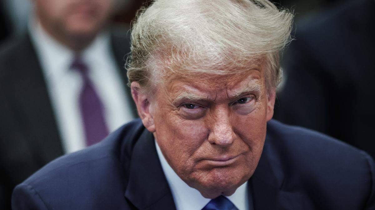 El expresidente Donald Trump asiste a su juicio civil en donde enfrenta acusaciones múltiples de fraude, el miércoles 25 de octubre de 2023, en Manhattan, Nueva York.