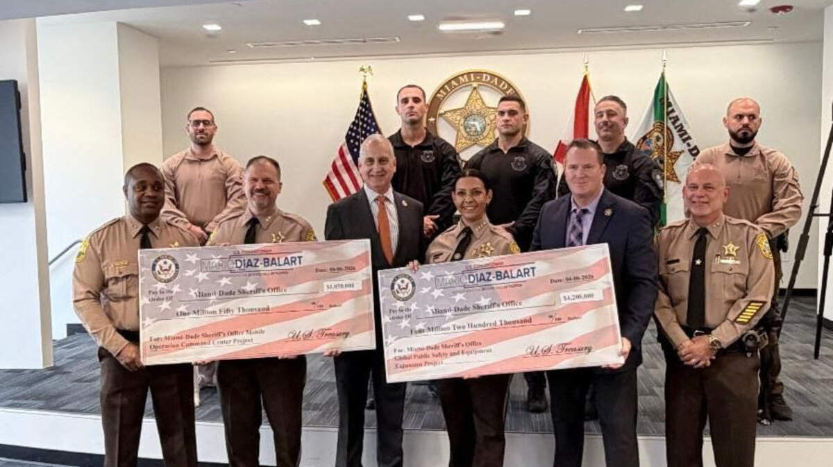 El Departamento de Policía del Condado Miami-Dade recibió $5.25 millones en fondos federales que fueron entregados por el representante Mario Díaz-Balart.