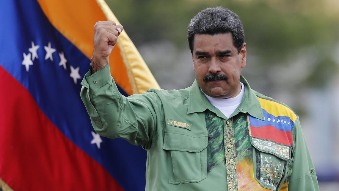 El régimen de Nicolás Maduro dejó entrever esta semana que pretende limitar la venta de gasolina subsidiada en el país al anunciar un nuevo sistema que exige la tenencia del polémico Carnet de la Patria para comprarla.