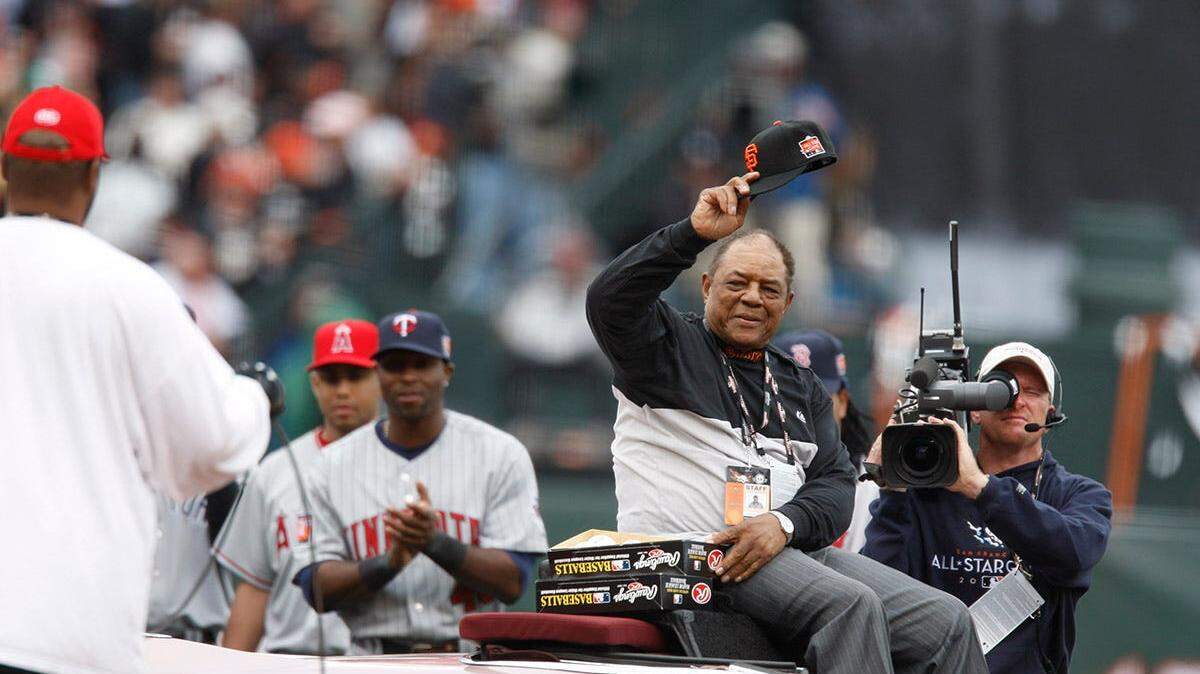 El pelotero Willie Mays, considerado uno de los mejores jugadores en la historia de este deporte, murió el martes a los 93 años, anunciaron los Gigantes de San Francisco.