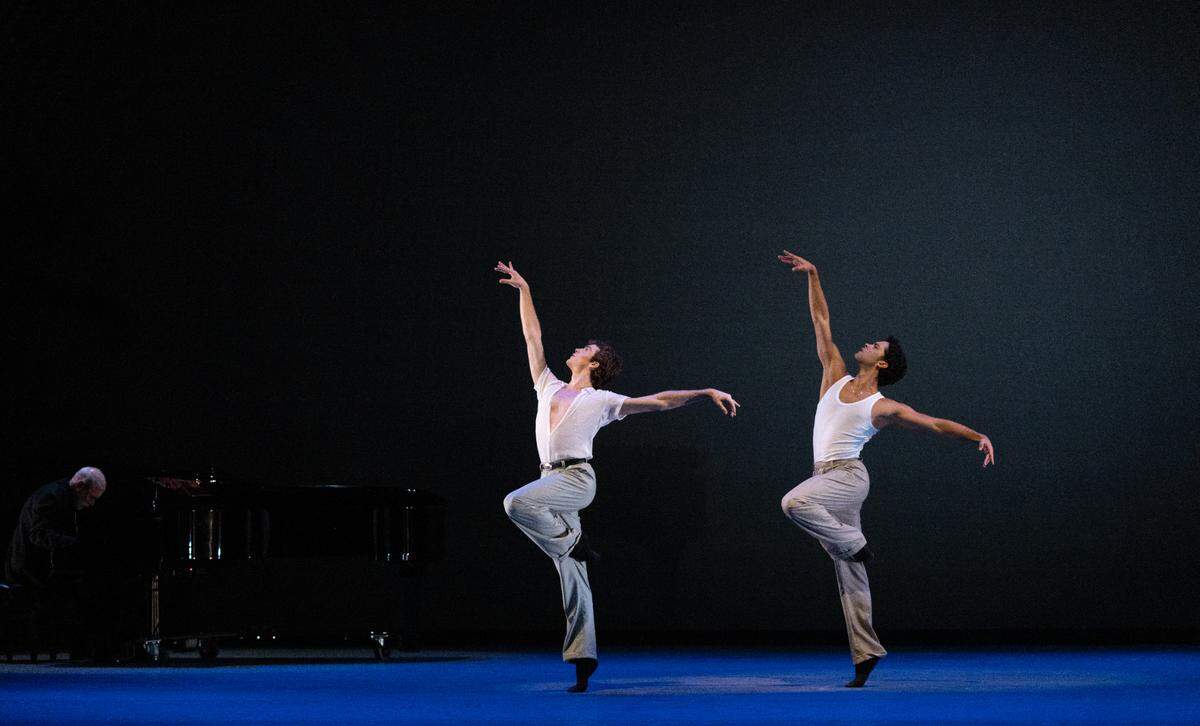 Jordan Martínez y Alexander Kaden en “Sentimiento”. coreografía de Durante Verzola.