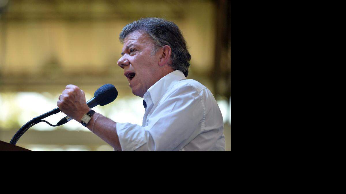 Fotografía cedida por la presidencia de Colombia del presidente colombiano Juan Manuel Santos pronunciando un discurso el jueves 3 de Septiembre de 2015, durante una visita a Santa Fe de Antioquia, Colombia. 
