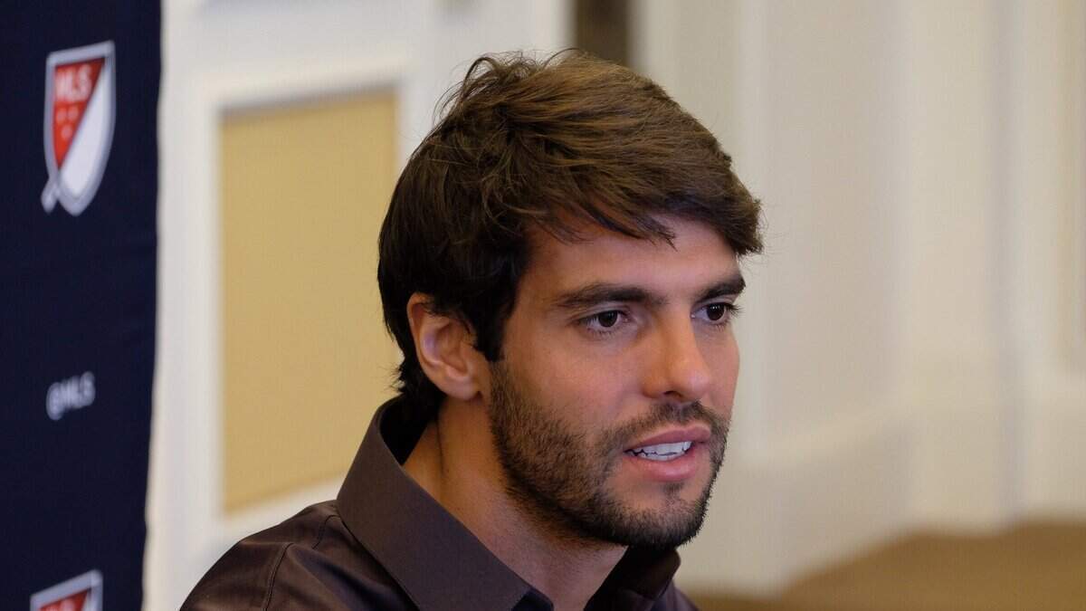 Kaká habla con los medios en una conferencia de prensa en Miami en 2016. En aquel entonces, Kaká era mediapunta del Orlando City SC, equipo de la Major League Soccer.