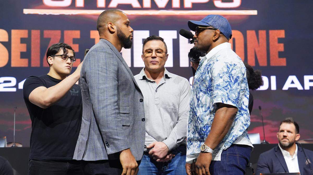 Yoel Romero (der.) y Thiago Santos intercambiaron elogios en la conferencia de prensa celebrada el 24 de enero de 2024 en Hollywood, Florida.