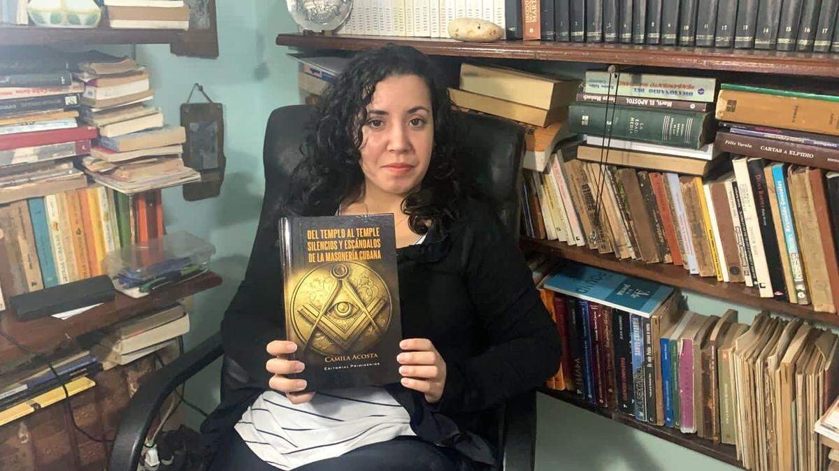 Hoy, hace una semana, un grupo forzó su entrada en la Gran Logia, en el corazón de La Habana, para reventar una reunión convocada por un líder que no reconocen. “Esto es histórico. No había ocurrido y es un punto de inflexión”, sostiene a EFE Camila Acosta, periodista independiente y autora del libro ‘Del templo al temple, silencios y escándalos de la masonería cubana’.