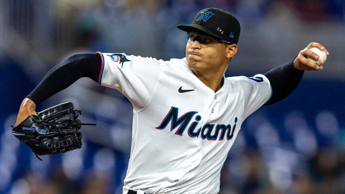 El abridor de los Marlins Jesús Luzardo lanzó seis entradas, permitió un hit y ponchó a ocho peloteros de los Rays de Tampa Bay, en el partido celebrado el 30 de agosto de 2023 en Miami.