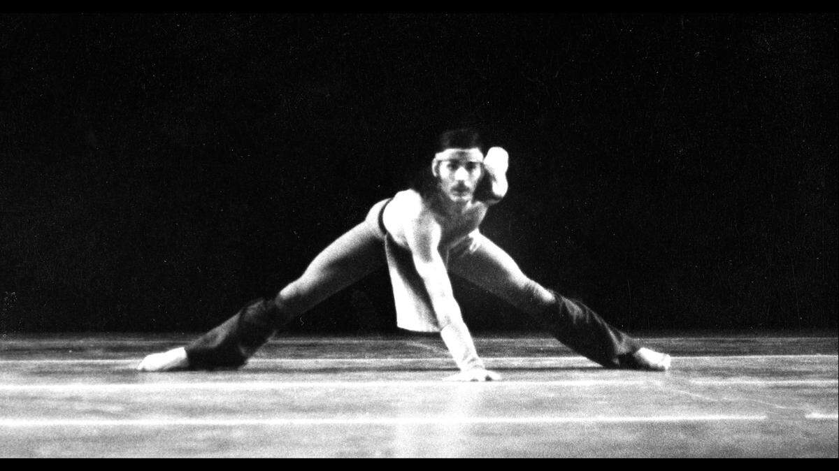 Daniel Lewis, celebrando su cumpleaños número 80 este año, en “The Unsung” (1971), coreografía de José Limón. 