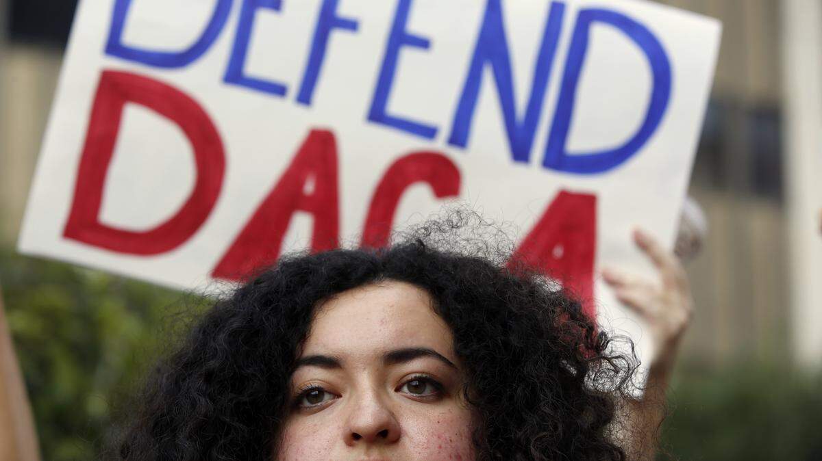 María Carolina Gómez participa en una protesta en Washington el 1 de septiembre del 2017 en contra de la eliminación del programa DACA.