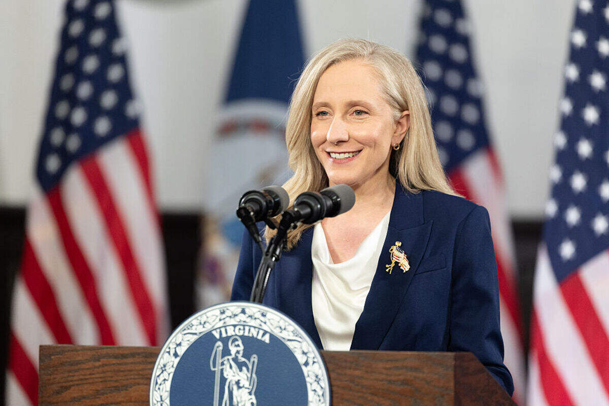 La gobernadora de Virginia, Abigail Spanberger, da la respuesta demócrata al discurso sobre el Estado de la Unión del presidente estadounidense Donald Trump, el martes 24 de febrero de 2026 en Williamsburg, Virginia.