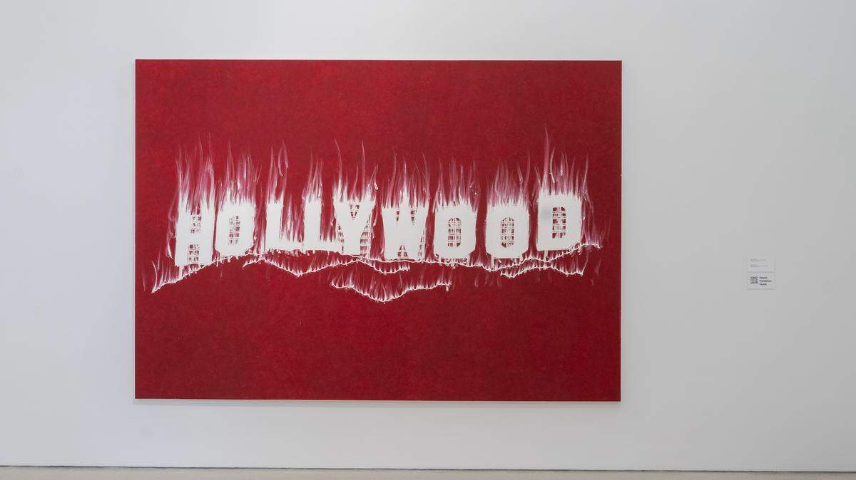“Hollywood”, 2008, de Gary Simmons, propiedad del Rubell Museum, expuesta en PAMM como parte de la primera retrospectiva integral del artista multidisciplinario norteamericano.