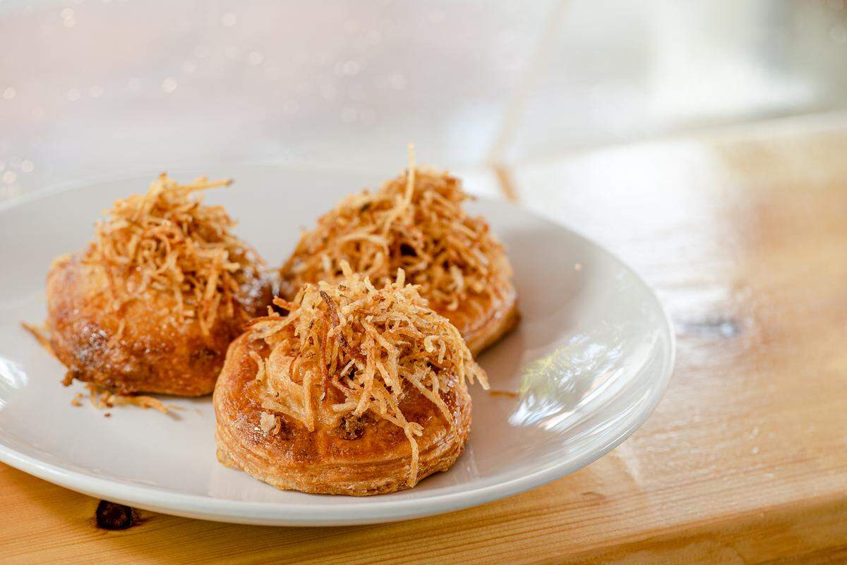 Ariete, en Coconut Grove, ofrece un menú especial al estilo familiar para cenar, en el restaurante o en la terraza y para llevar.