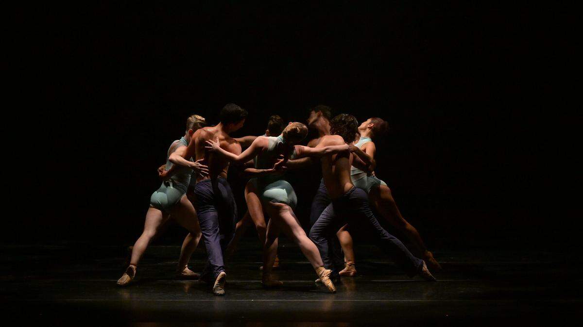 Los bailarines de Dimensions Dance Theatre of Miami en “Resilience”, coreografía de Ryan Jolicoeur-Nye.