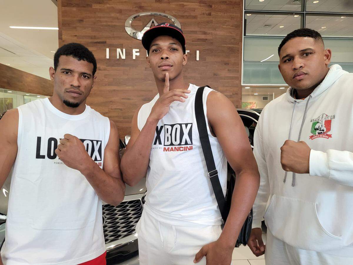 Los tres de los debutantes en esa noche serán Néstor Santana (der.), Fernando Cuza (centro) y Yordan Barrera.