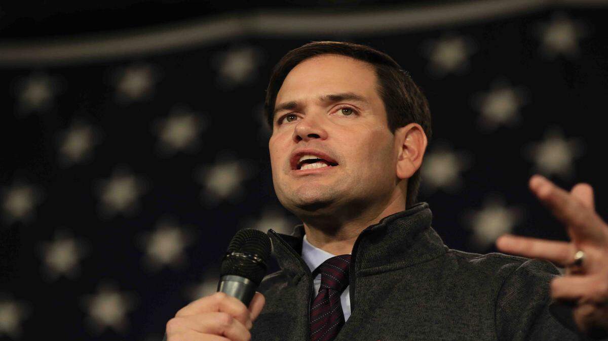 El candidato republicano a la presidencia Marco Rubio, habla durante un evento de su campaña en Iowa, el sábado 31 de octubre. 