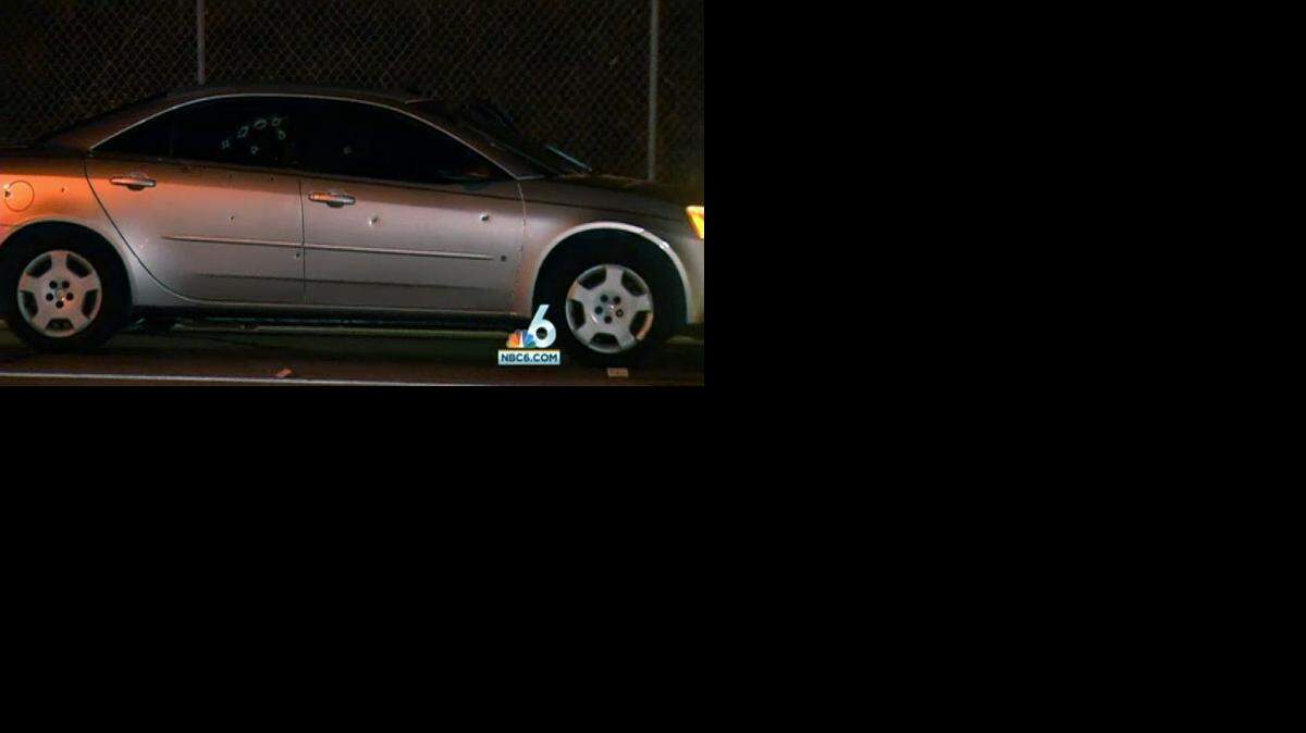 Quincy Taylor, de 27 años, estaba detenido en un semáforo cerca de la calle 211 y la avenida 107 del suroeste, cuando una persona que viajaba en un Nissan Maxima negro, abrió fuego contra su vehículo.
