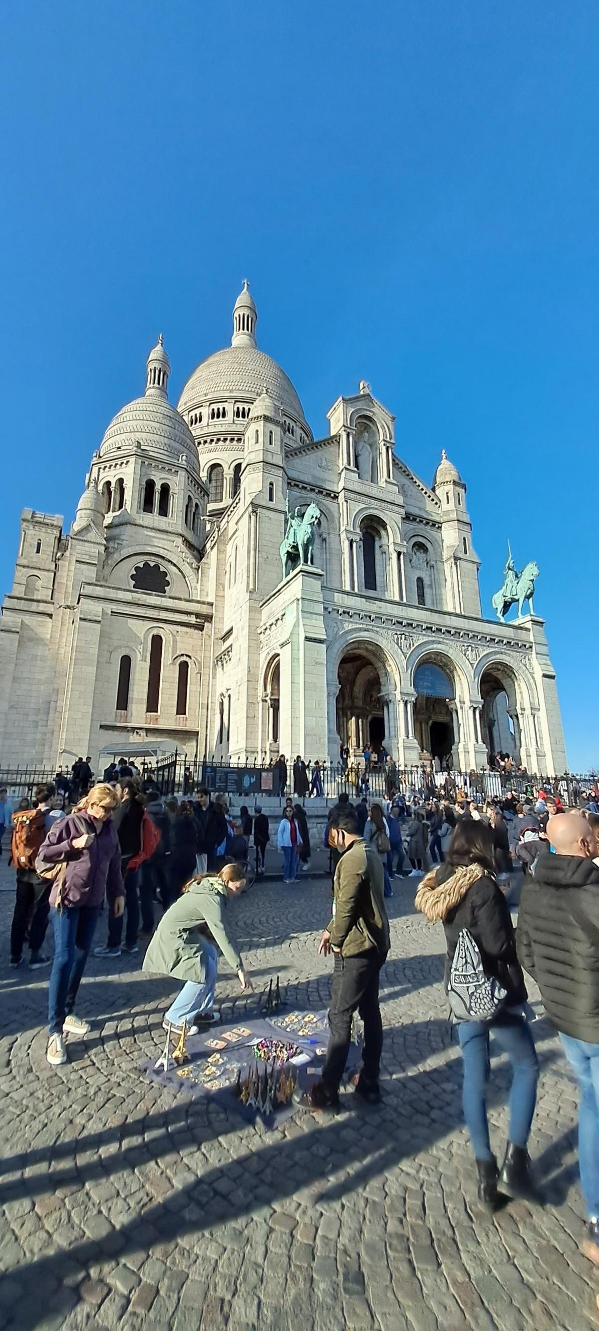 La Basílica del Sagrado Corazón (Basilique du Sacré-Coeur) de Montmartre.