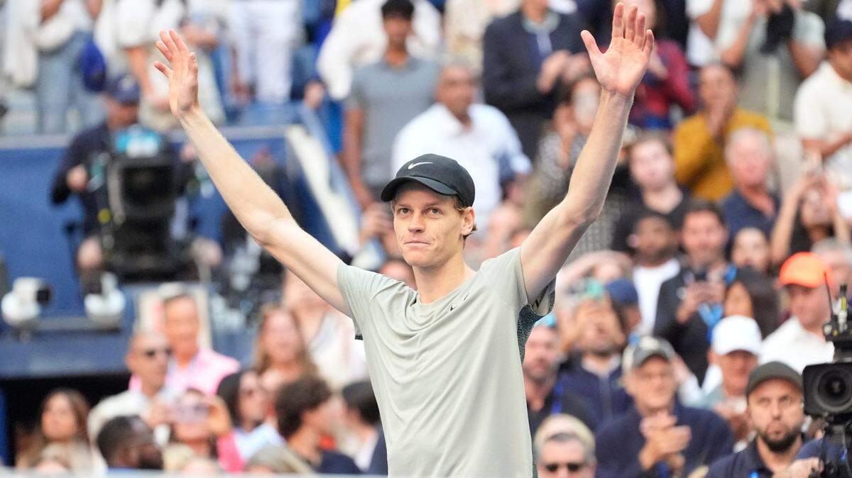 Jannik Sinner celebra tras derrotar a Taylor Fritz en la final y proclamarse campeón del del Abierto de Estados Unidos, el domingo en Nueva York.