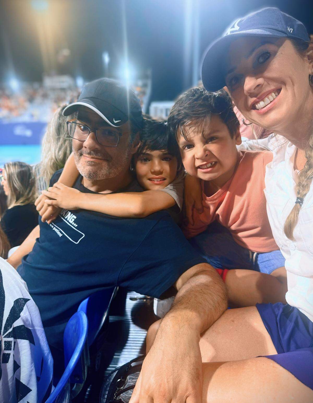 Luis Chataing junto a su esposa Ximena Otero y sus hijos: Luis Ignacio, de 10 años, y Sebastián Andrés, de ocho.