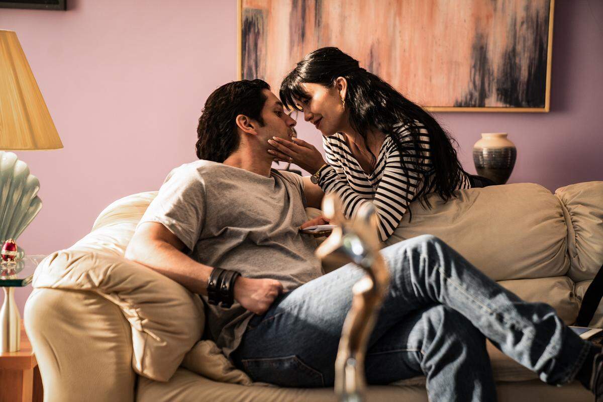 Daniel Elbittar y Maya Zapata interpretan a Cris Pérez y Selena Quintanilla en ‘El secreto de Selena’.