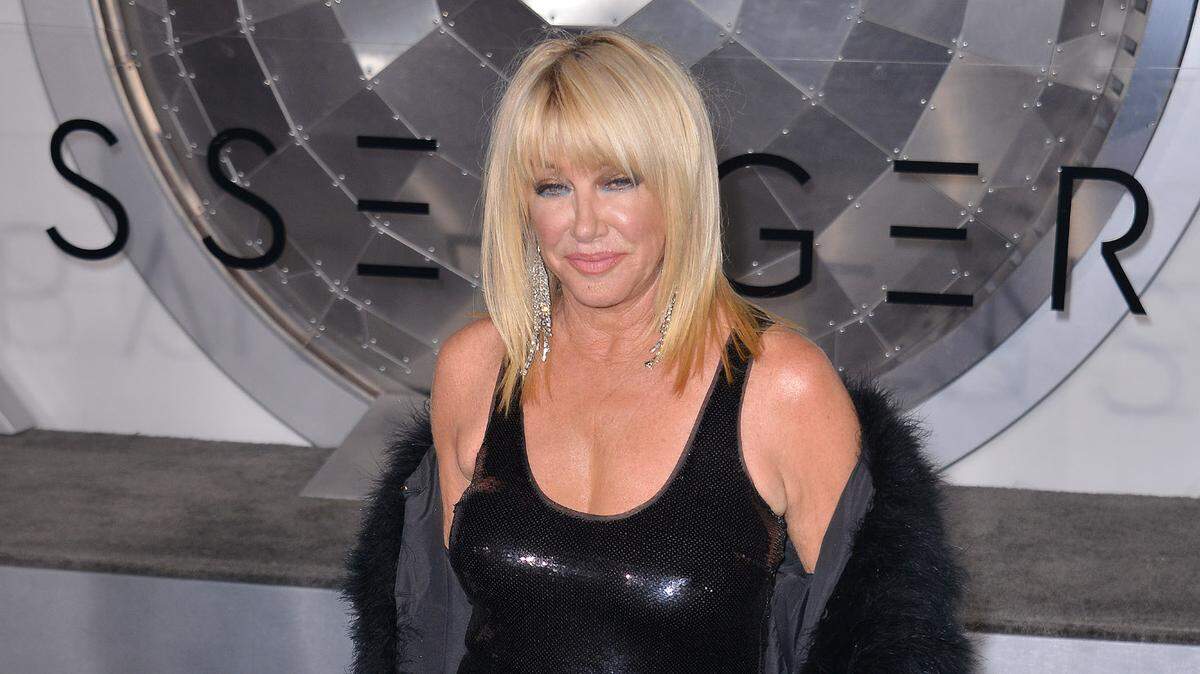 La actriz Suzanne Somers llega al estreno de “Passengers” en Los Ángeles, el 14 de diciembre de 2016.