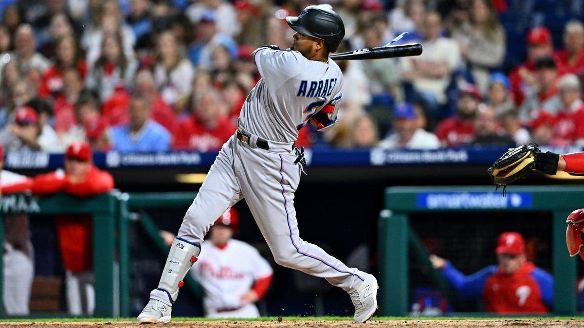 El pelotero venezolano Luis Arráez colocó su nombre en el libro de récords de los Marlins en la victoria del martes 8-4 sobre los Filis en Filadelfia, al batear el primer ciclo en la historia de la franquicia. 