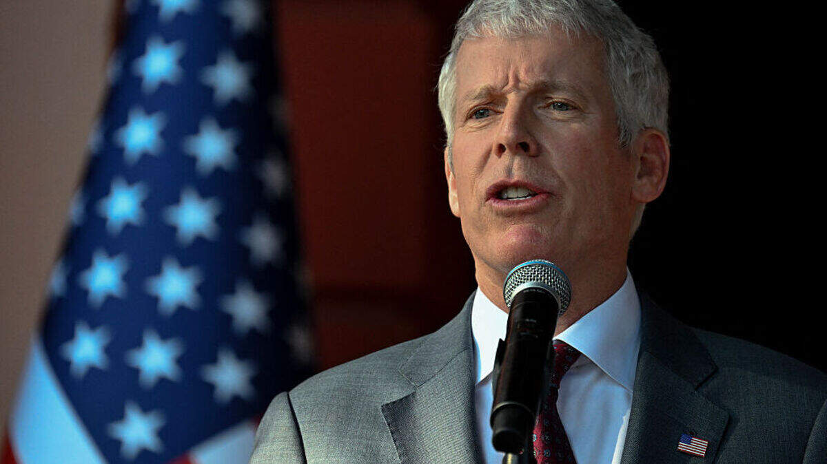 El secretario de Energía de Estados Unidos, Chris Wright, habla durante una conferencia de prensa con la presidenta interina de Venezuela, Delcy Rodríguez (no aparece en la foto), después de una reunión en el Palacio Presidencial de Miraflores, en Caracas, el miércoles 11 de febrero de 2026.