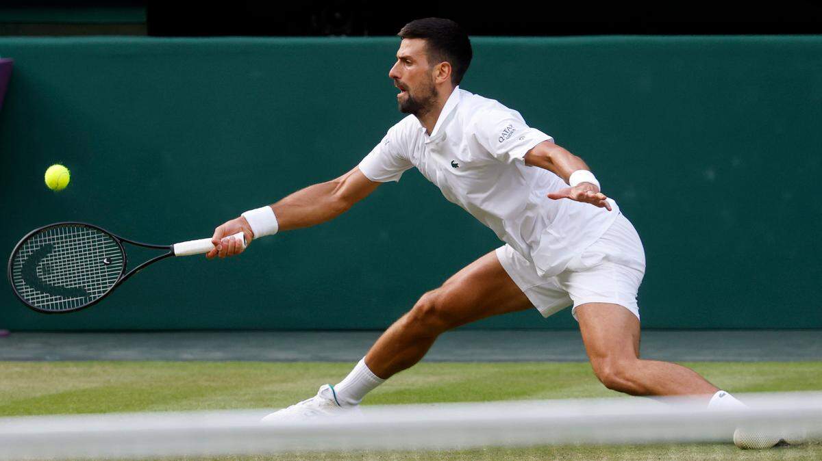 El serbio Novak Djokovic derrotó 6-7 (6/8), 6-2, 7-5 y 6-4 al italiano Flavio Cobolli el miércoles y avanzó a semifinal en el torneo de Wimbledon.
