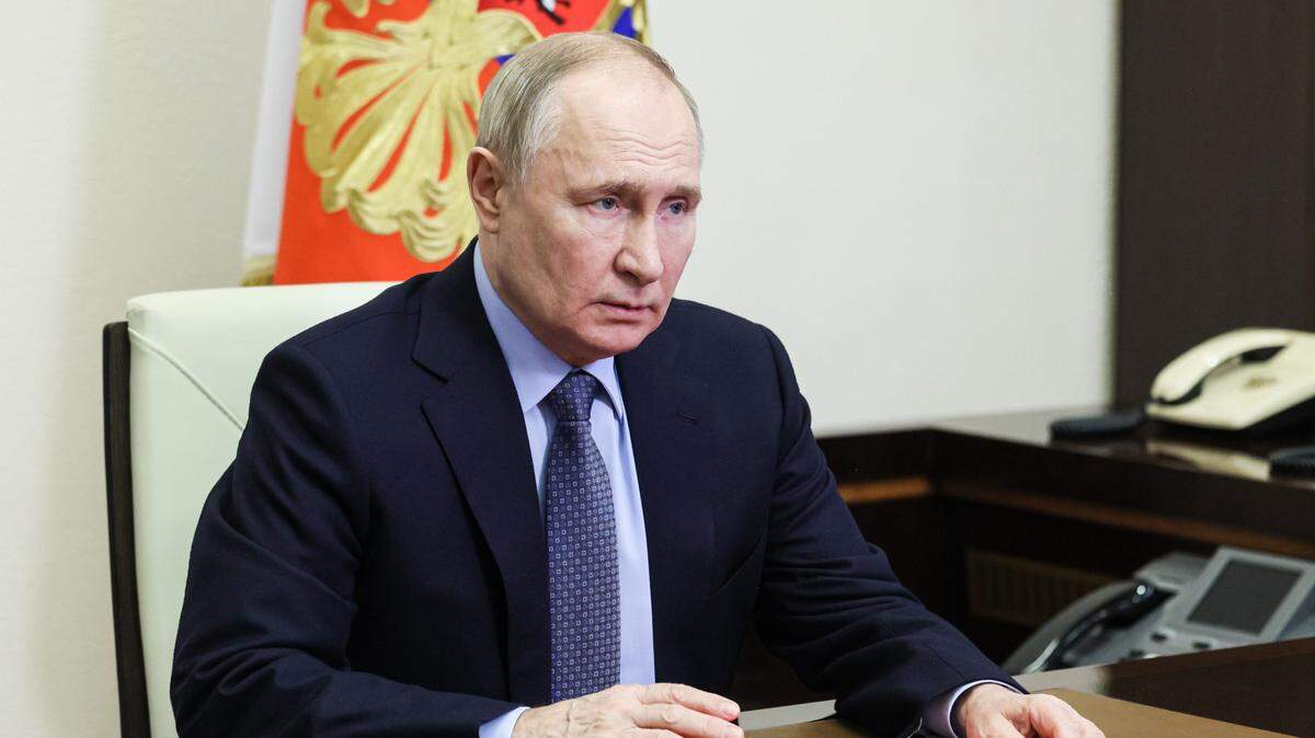 El presidente ruso, Vladímir Putin, ordenó reducir la cantidad de tareas escolares que reciben los estudiantes rusos, según informa el lunes el Kremlin en su página web.