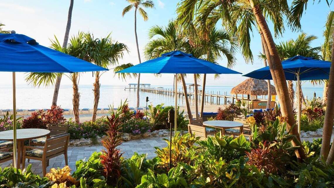 Acusan a hombre de gastar más de $2,400 en un lujoso resort de los Cayos y facturarlos a otra habitación