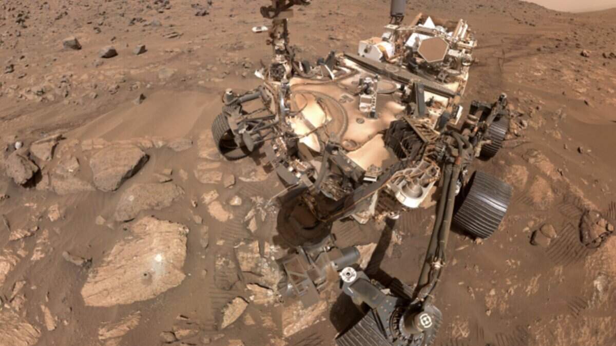 La NASA anuncia el descubrimiento de posibles indicios de vida pasada en Marte en una muestra de roca recolectada por el róver Perseverance.