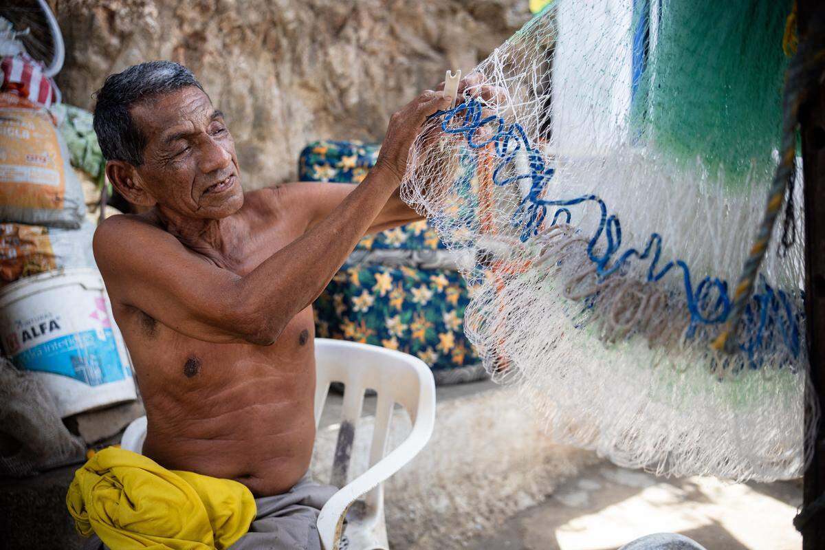 Alejandro Carranza, father of Alejandro Carranza, a Colombian man who allegedly died when the US bombed a boat supposedly carrying drugs in the Caribbean, fixes the net in his house in Santa Marta on October 21, 2025. Alejandro Carranza, 40, was "killed" in Colombian waters amid the deployment ordered by US President Donald Trump to stop drug trafficking, Colombian President Gustavo Petro said over the weekend. (Photo by Marco Perdomo / AFP) (Photo by MARCO PERDOMO/AFP via Getty Images)