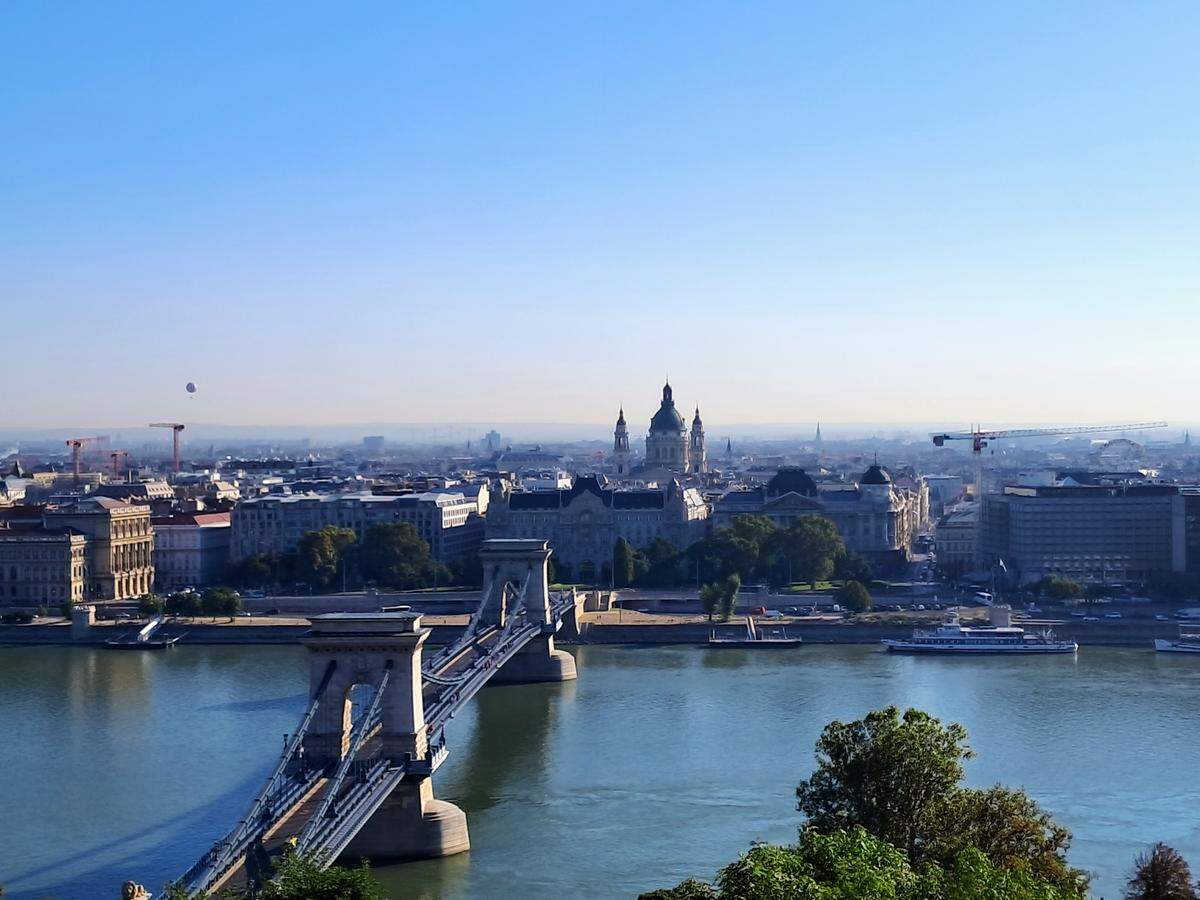 Skyline de Budapest y el Puente de las Cadenas.