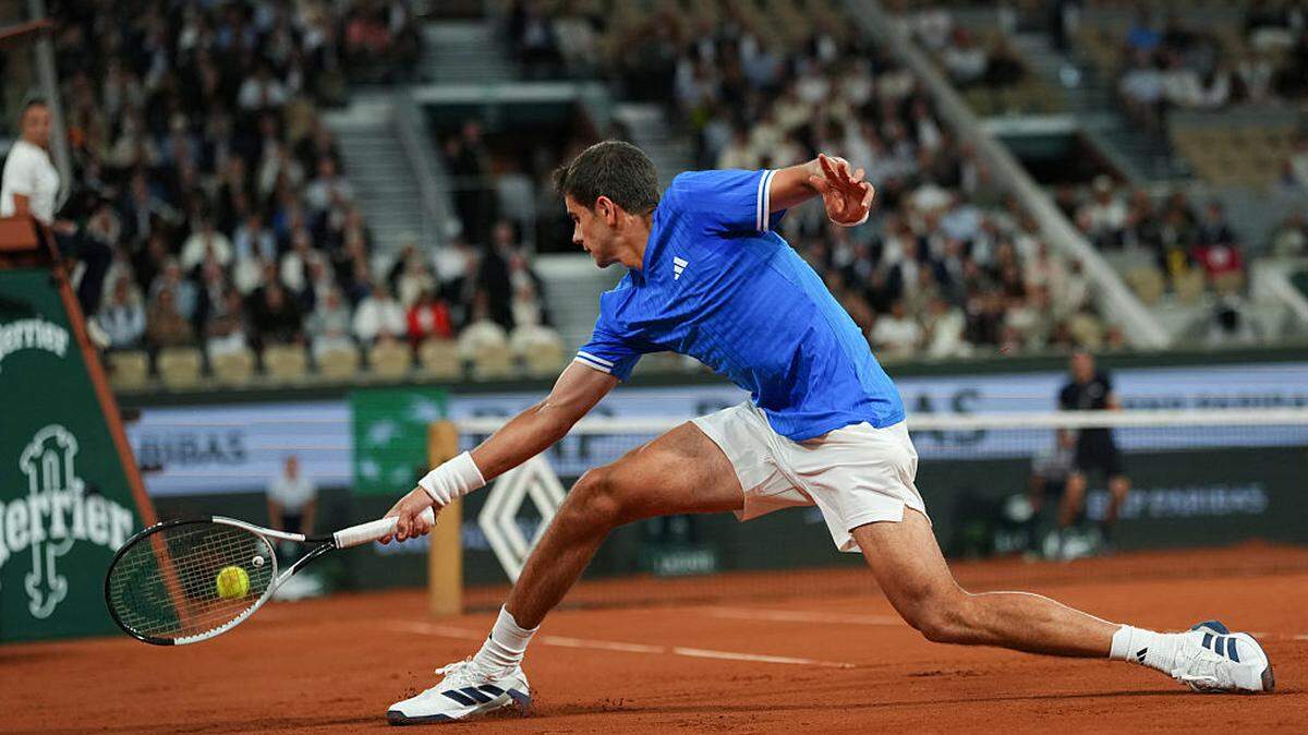 Rafael Jódar cayó 7-6 (7/3), 6-1 y 6-3 ante el alemán Alexander Zverev, el martes en el Abierto de Francia. 