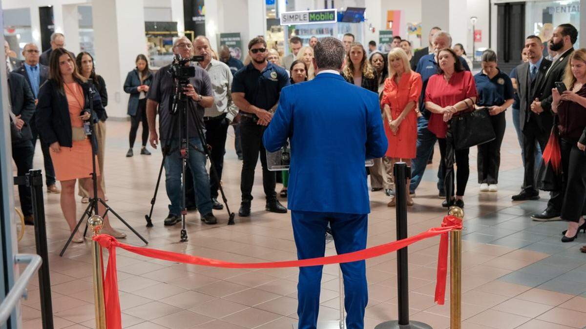 Inauguración de la nueva sucursal del recaudador de impuestos de Miami-Dade, que sustituye a la oficina del DMV en el Mall de las Américas.