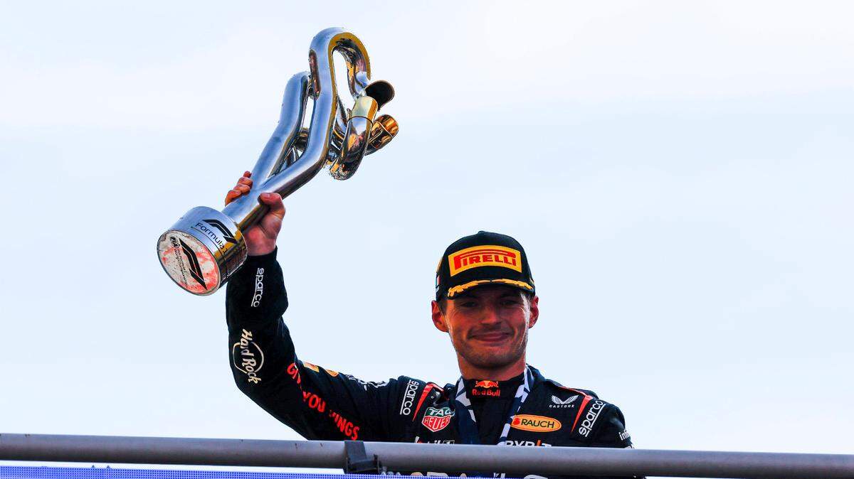 Max Verstappen, líder indiscutible de la Fórmula Uno, consiguió su décima victoria consecutiva y estableció un récord ganando el Gran Premio de Italia en Monza. Red Bull se quedó con el primer y segundo sitio en la casa de Ferrari.