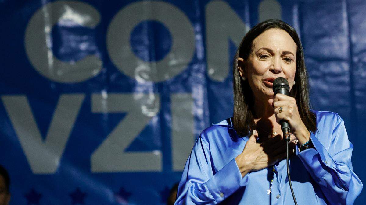 La exdiputada y líder de la oposición María Corina Machada da un discurso ante sus seguidores después de ganar las elecciones primarias, el domingo 22 de octubre de 2023, en Caracas, Venezuela.
