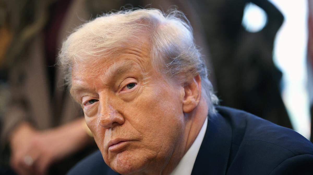 WASHINGTON, DC - NOVEMBER 17: U.S. President Donald Trump delivers remarks during a meeting of the White House Task Force on the FIFA World Cup 2026 in the Oval Office of the White House on November 17, 2025 in Washington, DC. The task force was created to oversee security, logistics, and federal government support for the 2025 Club World Cup and the 2026 FIFA World Cup, jointly hosted by the United States. (Photo by Win McNamee/Getty Images)