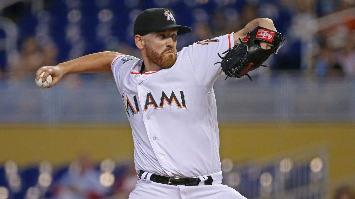 DAN STRAILY lanza contra San Francisco en el Marlins Park, el 14 de junio del 2018.