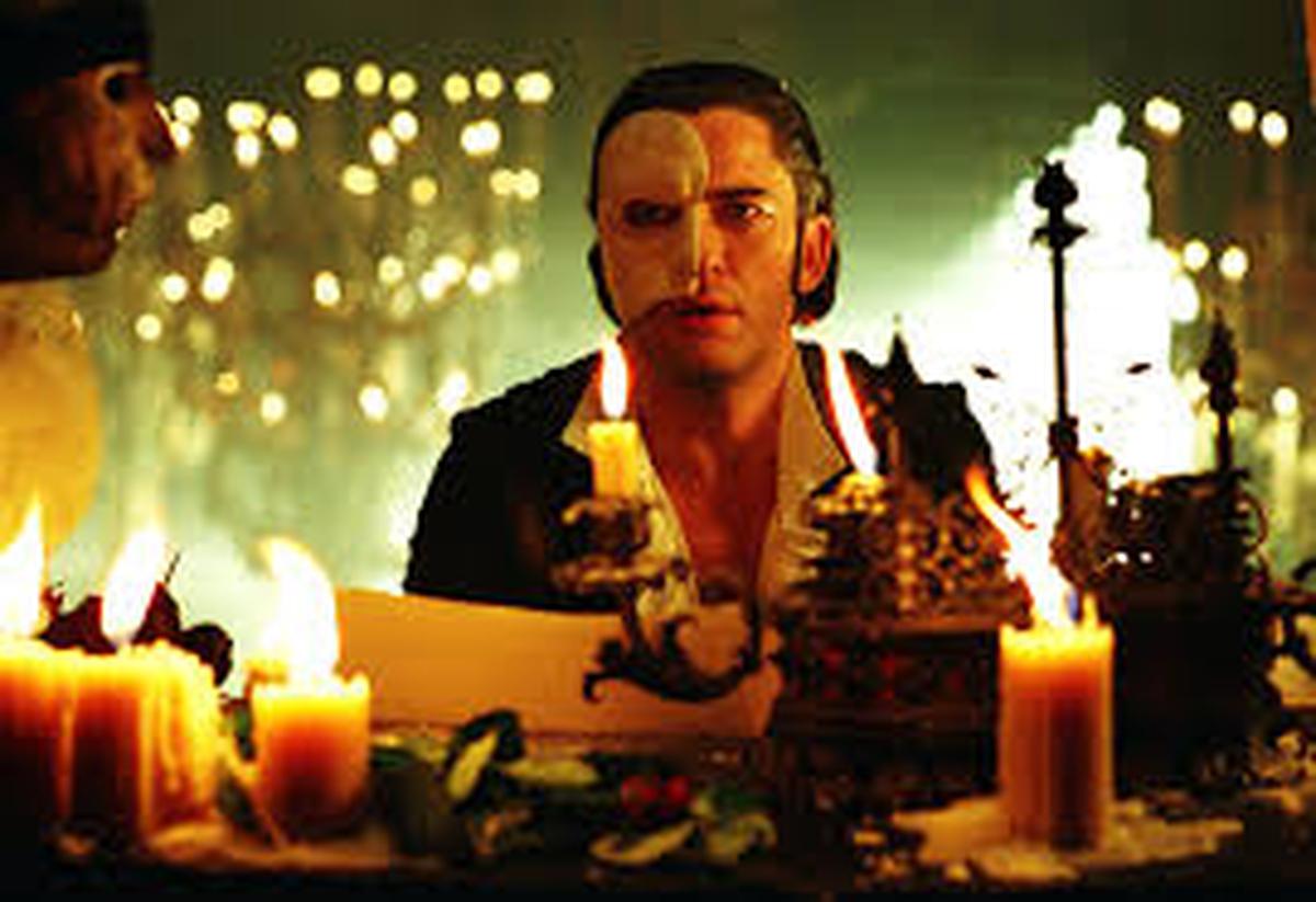 ‘The Phantom of the Opera’ (2004), musical dramático en Coral Gables Art Cinema, basado en la novela del mismo título.
