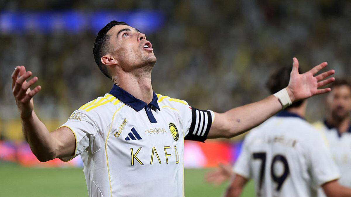 La estrella portuguesa Cristiano Ronaldo es el único jugador en la historia que ha anotado al menos un gol en cinco mundiales. 