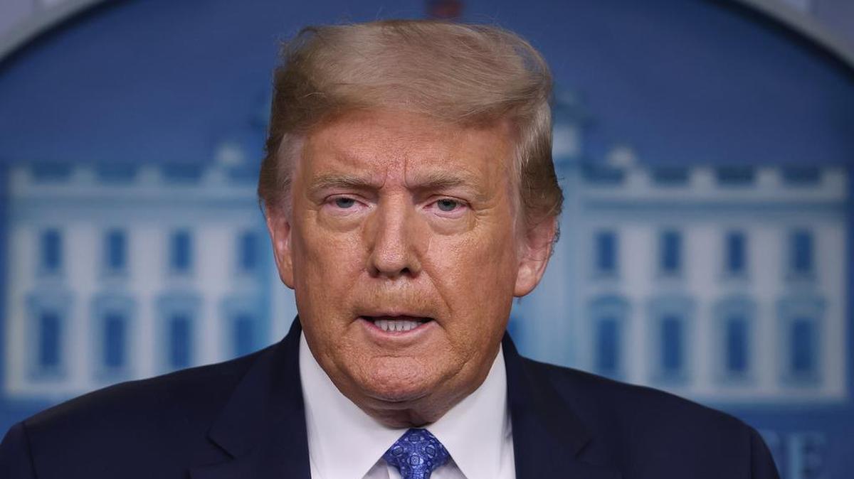 El presidente de los Estados Unidos, Donald Trump, habla con periodistas durante una conferencia de prensa sobre la respuesta de su administración a la actual pandemia mundial de coronavirus en la Casa Blanca el 22 de julio de 2020 en Washington, DC.