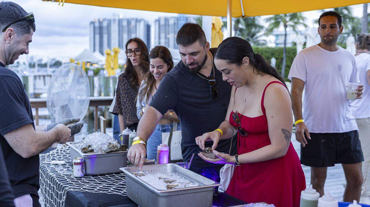 Una degustación de ostras en Rattlesnake Cove de Apalachicola durante el Oyster Reefer by Everglades Oysters en The Standard el pasado 18 de septiembre en Miami Beach.