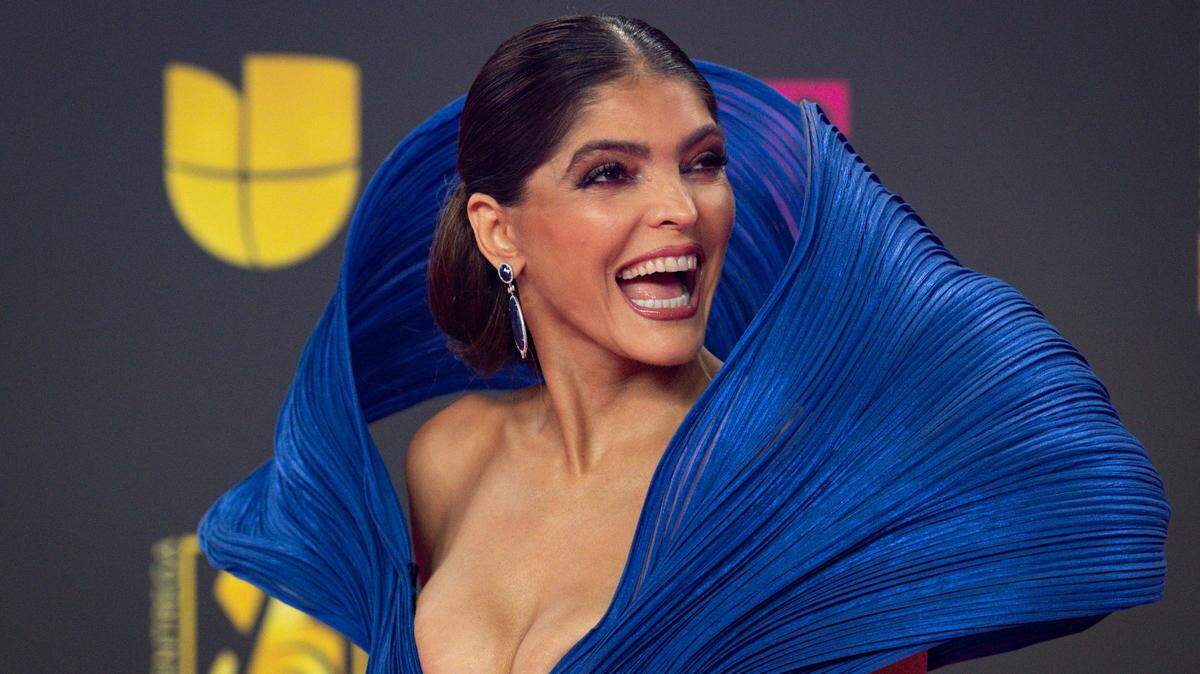 La cantante mexicana Ana Bárbara posa en la alfombra del Premio Lo Nuestro, celebrado el 22 de febrero de 2024 en el Kaseya Center de Miami.