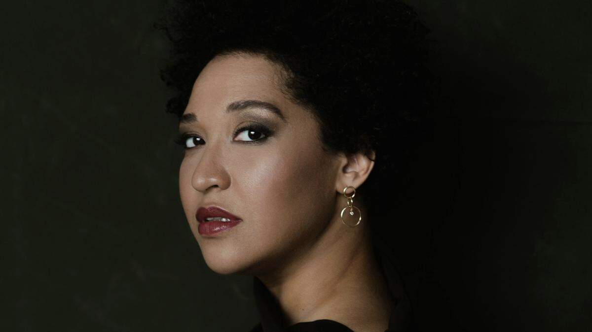Julia Bullock regresa para una noche de jazz y blues ubicada en el París de la década de 1930.