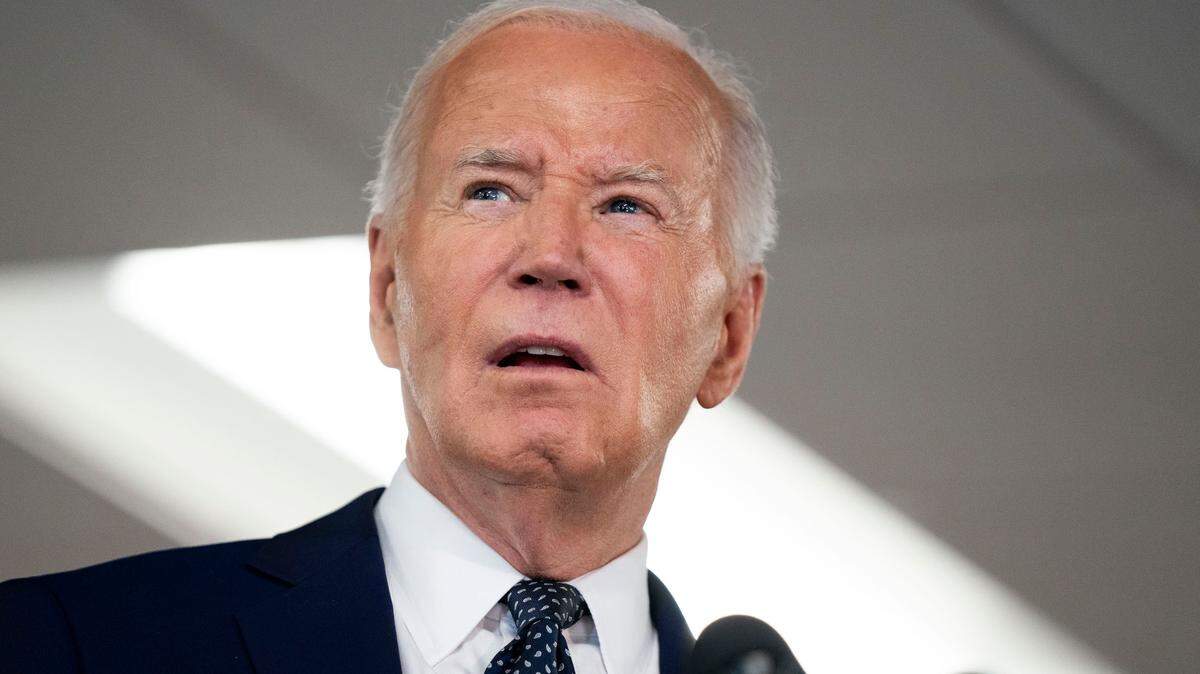 El presidente Joe Biden habla con el personal del Centro de Operaciones de Emergencia de Washington D.C., el martes 2 de julio de 2024.