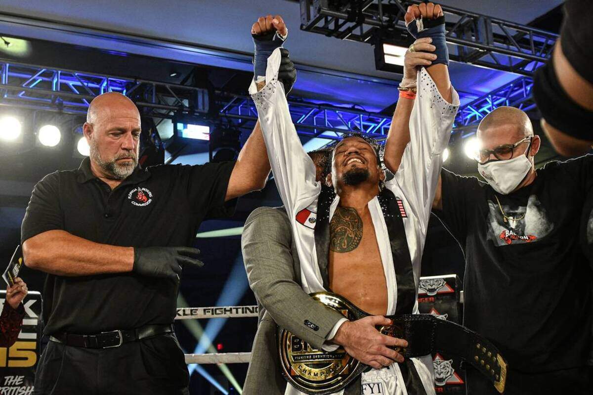 Luis Palomino fue votado como el Mejor Peleador Masculino de Bare Knuckle Fighting Championship en el 2021, luego de dos defensas exitosas de su cinturón de las 155 libras y sobrevivir a un complicado ataque de coronavirus.