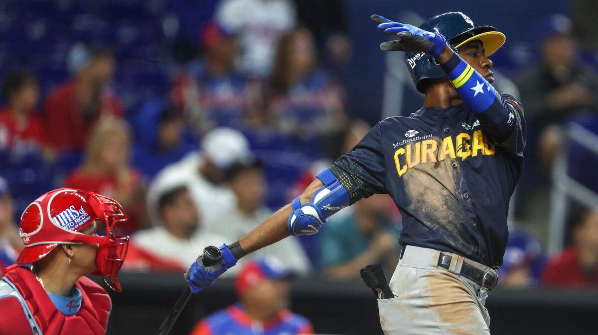 Apenas en su segunda presentación en la Serie del Caribe, Curazao superó el miércoles a primera hora 2-0 a Puerto Rico y consiguió el boleto a las semifinales del evento en Miami.