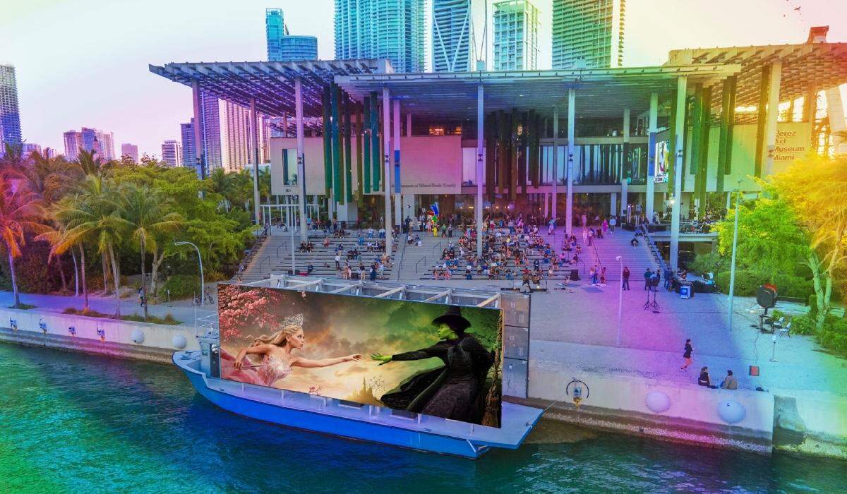 Cine flotante con un screening flotante del musical ‘Wicked’ (2024), en el PAMM.